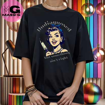 T-shirt met "Undiagnosed But Something Ain't Right" Vintage Design met Humor!